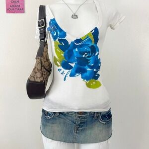 2000a graphic abercrombie floral tee